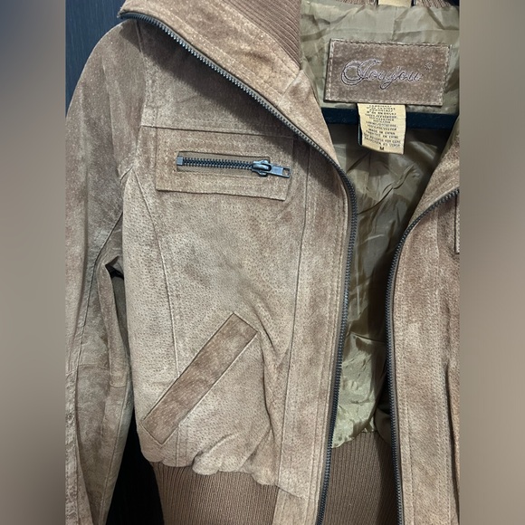 Cute brown leather jacket. - Picture 4 of 5